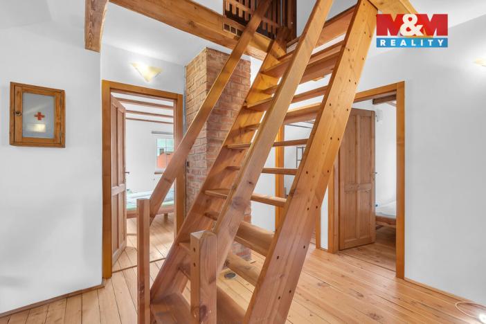 Prodej ubytování, Žacléř, Sadová, 151 m2