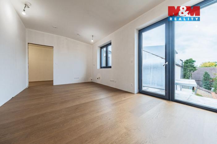 Prodej bytu 4+kk, Praha - Holyně, náměstí Pod lípou, 128 m2