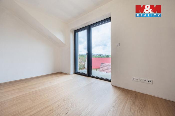 Prodej bytu 4+kk, Praha - Holyně, náměstí Pod lípou, 128 m2