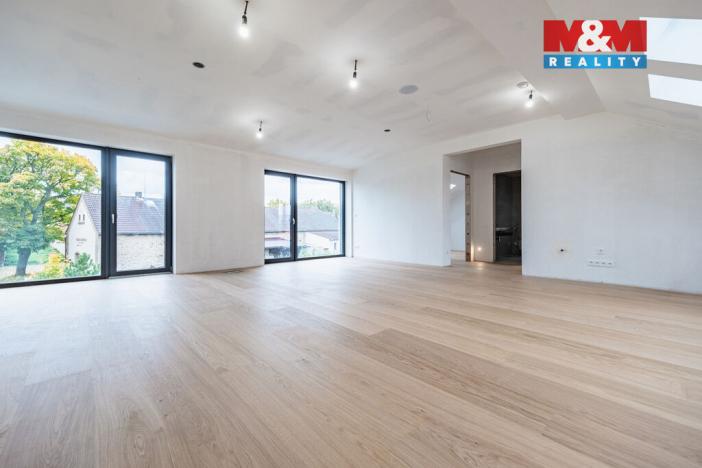 Prodej bytu 4+kk, Praha - Holyně, náměstí Pod lípou, 128 m2