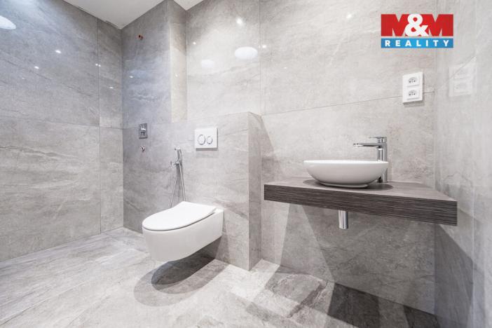 Prodej bytu 4+kk, Praha - Holyně, náměstí Pod lípou, 128 m2