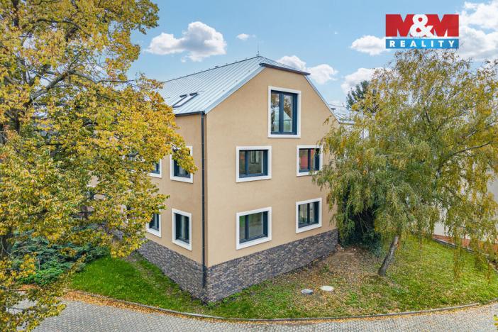 Prodej bytu 4+kk, Praha - Holyně, náměstí Pod lípou, 128 m2