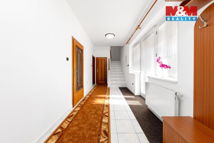 Prodej rodinného domu, Hradčany, Luční, 377 m2