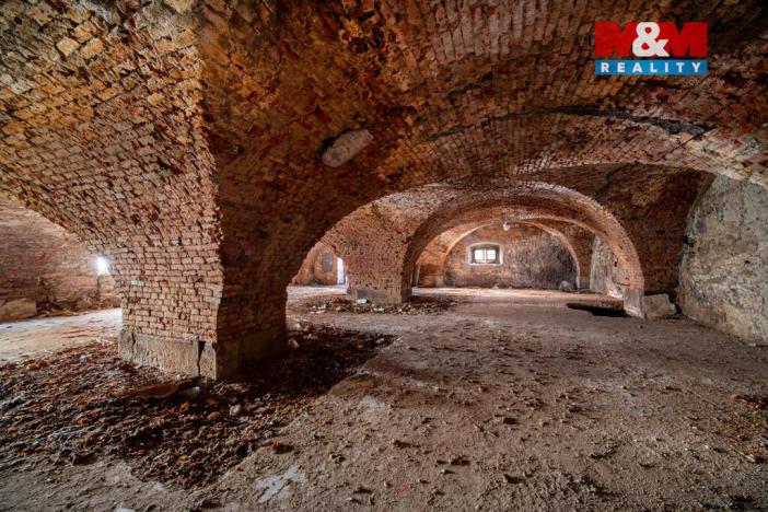 Prodej obchodního prostoru, Polička - Polička-Město, Komenského, 476 m2