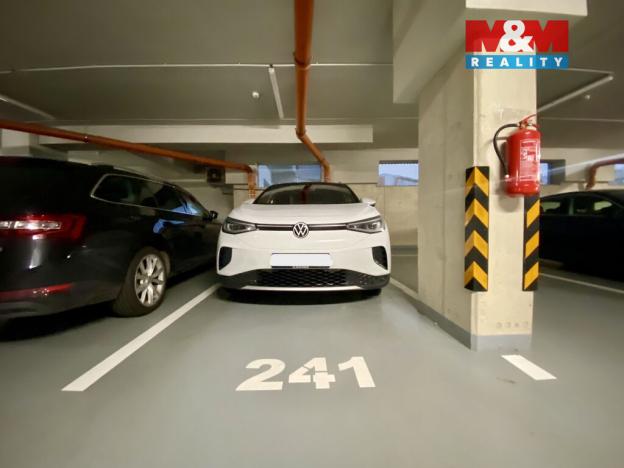 Pronájem garážového stání, Olomouc, Edmunda Husserla, 10 m2