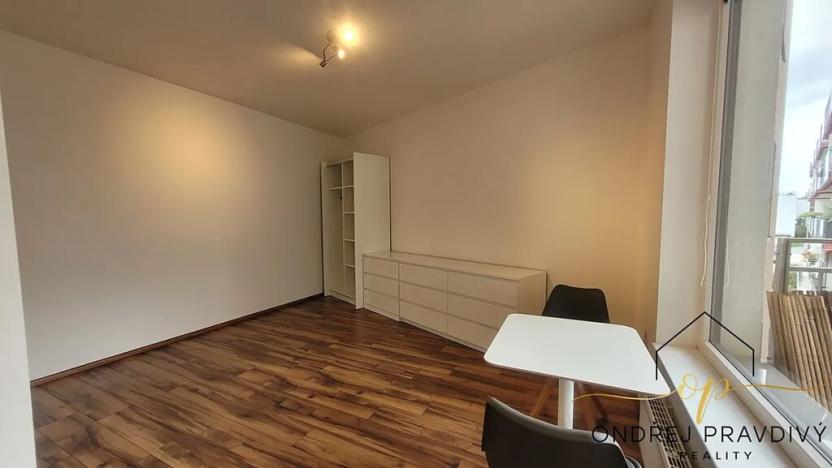 Pronájem bytu 1+kk, Praha - Modřany, Soukalova, 33 m2