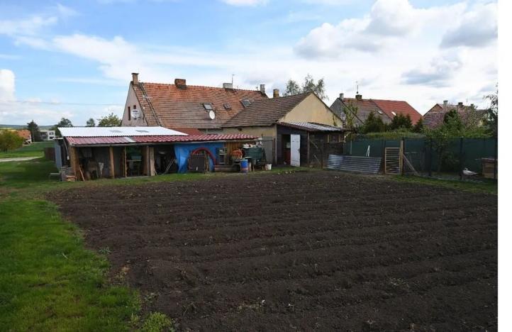 Dražba zahrady, Miroslav, 734 m2