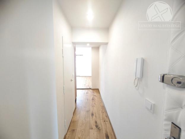 Pronájem bytu 2+1, Praha - Podolí, Podolská, 52 m2