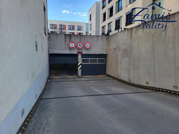 Pronájem garážového stání, Kladno, Benediktínská, 28 m2