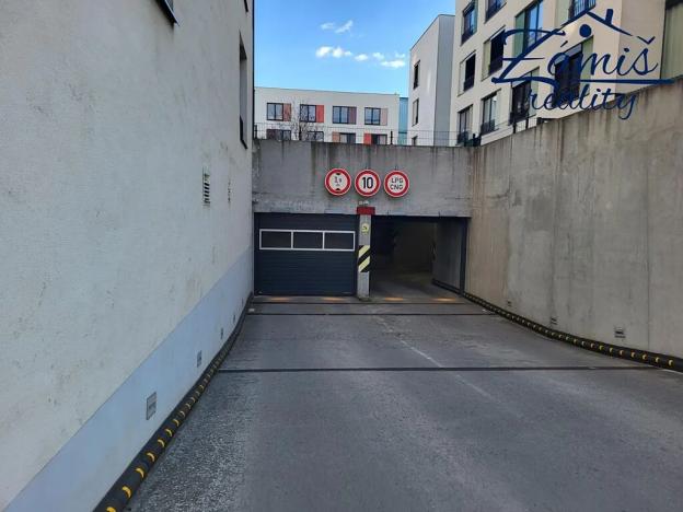 Pronájem garážového stání, Kladno, Benediktínská, 28 m2