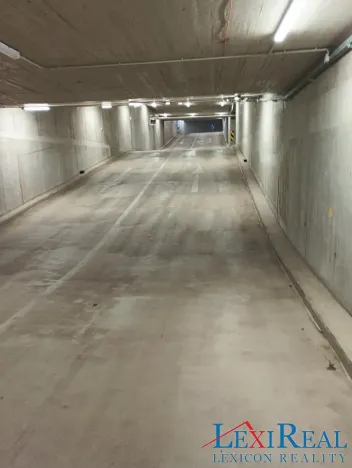 Prodej garážového stání, Praha - Holešovice, Jankovcova, 13 m2