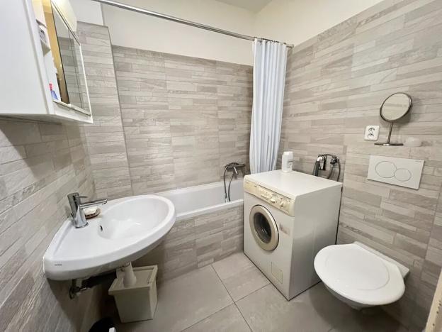 Pronájem bytu 1+kk, Praha - Nusle, Nad Jezerkou, 40 m2