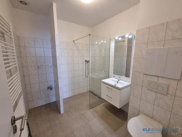 Pronájem bytu 2+kk, Náchod, Na Letné, 64 m2