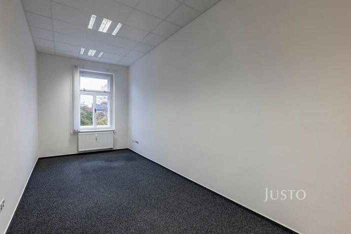 Pronájem kanceláře, Uherské Hradiště, Masarykovo náměstí, 19 m2