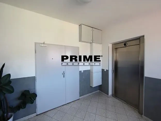 Pronájem kanceláře, Praha - Smíchov, Štefánikova, 63 m2