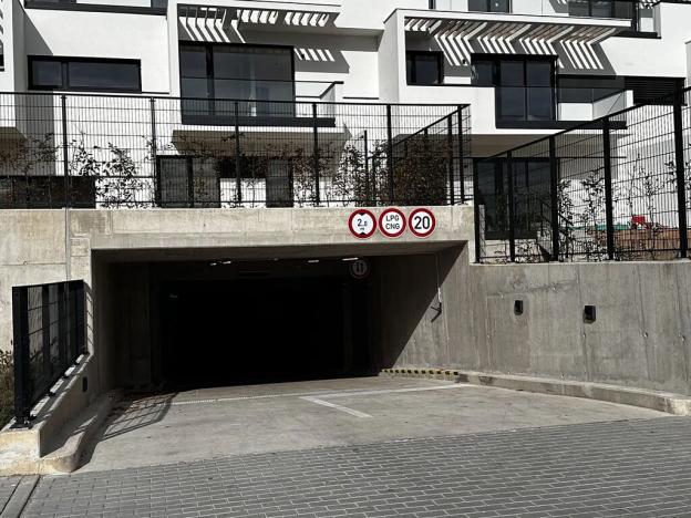 Pronájem garážového stání, Praha, 16 m2