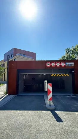 Pronájem garážového stání, Praha - Nusle, Závišova, 14 m2