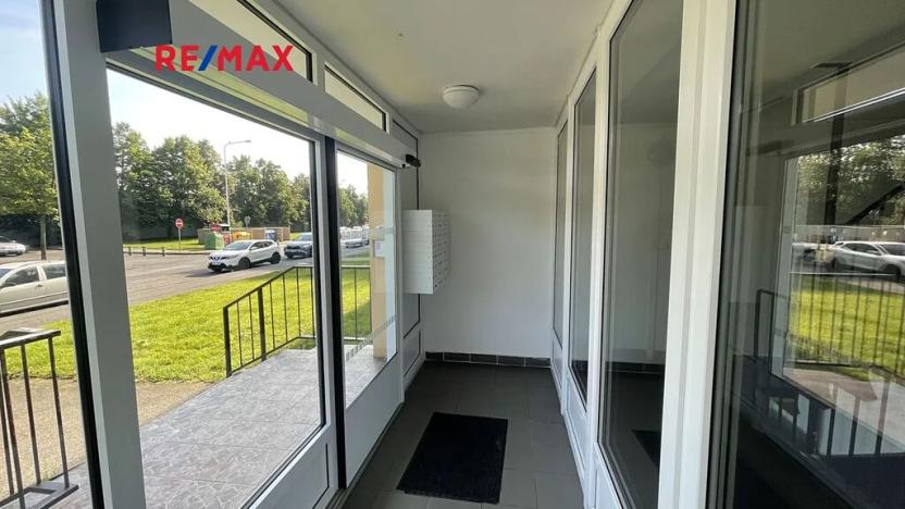 Pronájem bytu 1+kk, Kladno, Vít. Nezvala, 33 m2