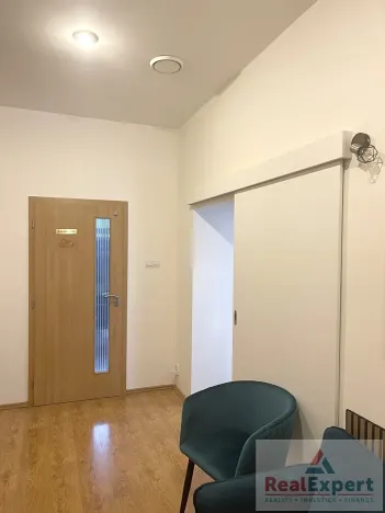 Pronájem obchodního prostoru, Praha - Smíchov, Štefánikova, 42 m2