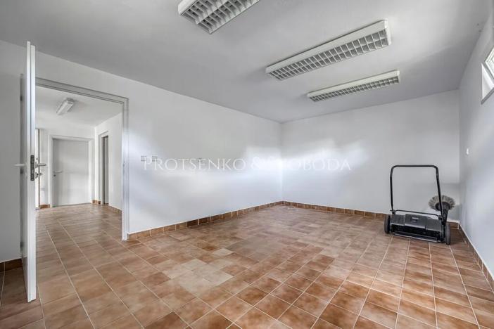 Prodej kanceláře, Křižanov, Benešovo náměstí, 530 m2