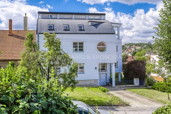 Prodej kanceláře, Křižanov, Benešovo náměstí, 530 m2