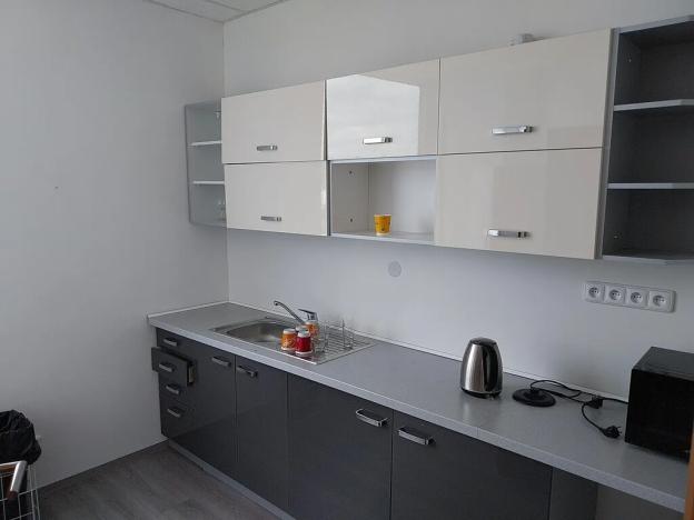 Pronájem kanceláře, Brno, Heršpická, 700 m2