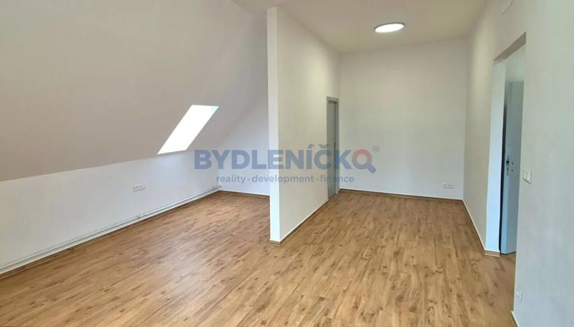 Pronájem bytu 2+kk, České Budějovice, nám. Přemysla Otakara II., 64 m2