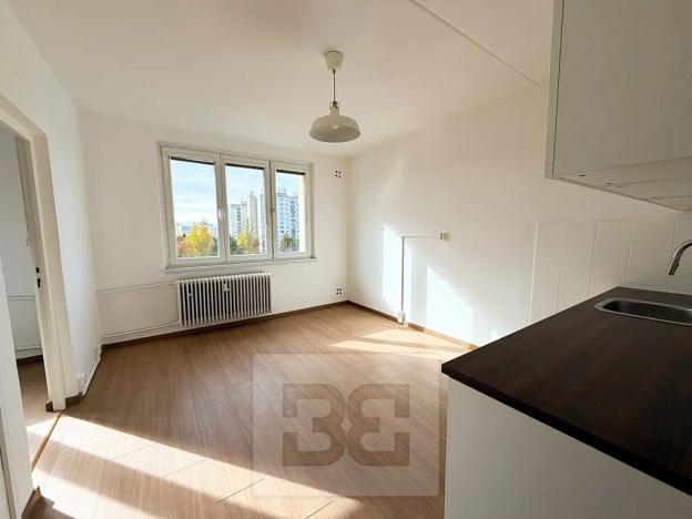 Pronájem bytu 2+kk, Karlovy Vary, Chomutovská, 38 m2