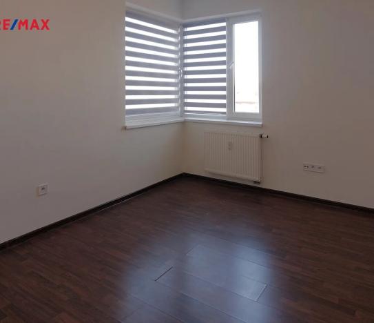 Pronájem bytu 3+kk, Velký Osek, U hřiště, 76 m2