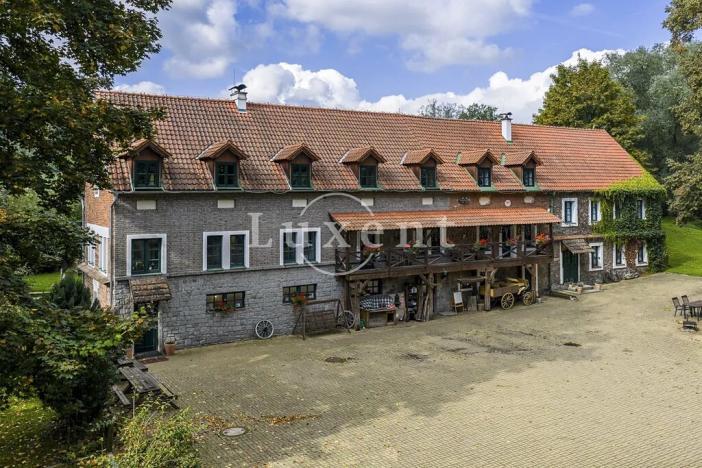 Prodej komerční nemovitosti, Stříbrná Skalice, 1700 m2