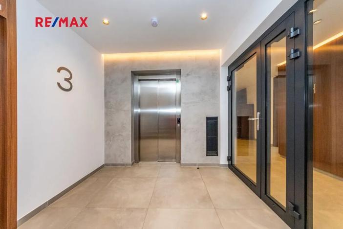 Prodej bytu 2+kk, Praha - Radlice, U Komína, 53 m2