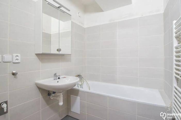 Pronájem bytu 2+kk, Olomouc, Rumunská, 44 m2