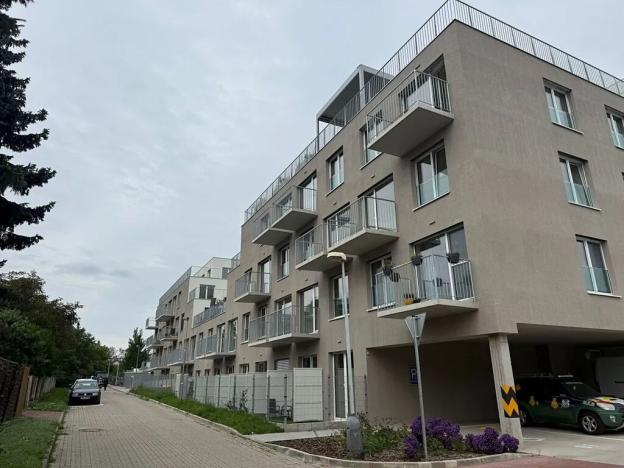 Prodej garážového stání, Praha - Hostavice, Pasecká, 38 m2