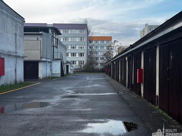 Pronájem garáže, Praha - Podolí, Bohuslava Martinů, 36 m2