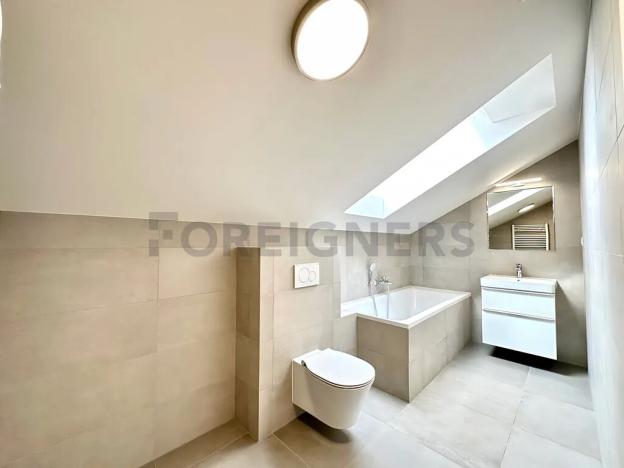 Pronájem rodinného domu, Praha, 159 m2