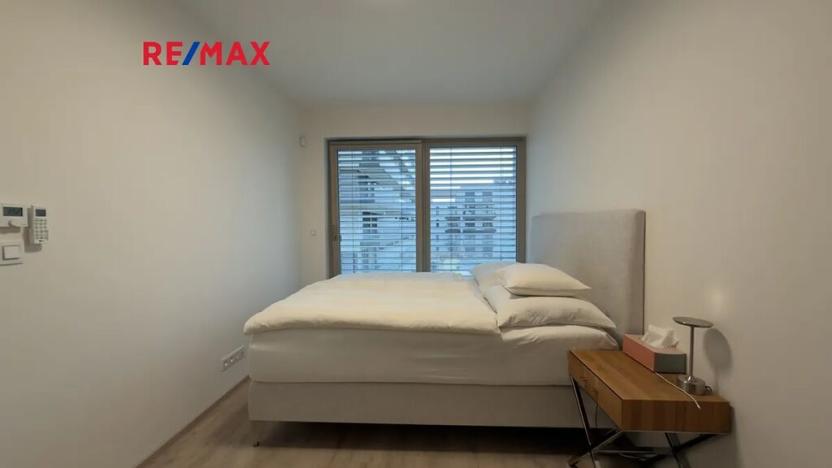 Pronájem bytu 2+kk, Praha - Žižkov, Malešická, 53 m2