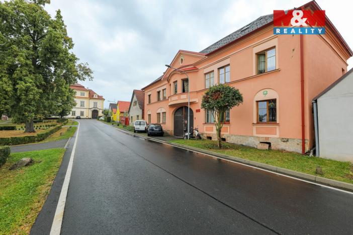 Prodej rodinného domu, Cebiv, 360 m2