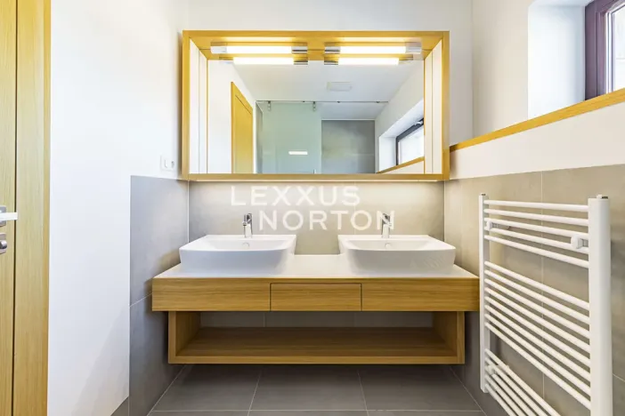 Prodej rodinného domu, Praha - Libuš, V Hrobech, 380 m2