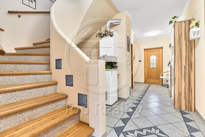 Prodej rodinného domu, Ostrov, 210 m2