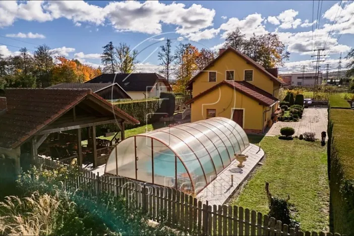 Prodej rodinného domu, Ostrov, 210 m2