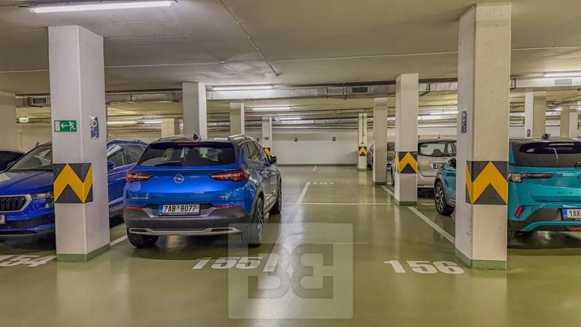 Pronájem garážového stání, Praha - Žižkov, Pitterova, 13 m2