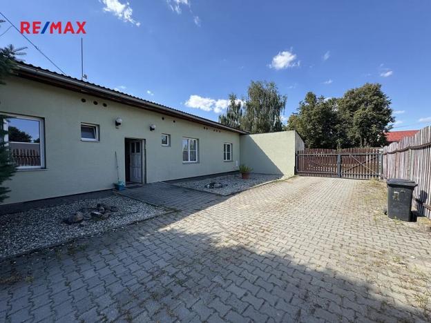 Prodej výrobních prostor, Loučany, 880 m2