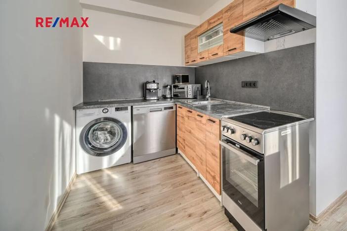 Prodej bytu 2+1, Lošany, 51 m2