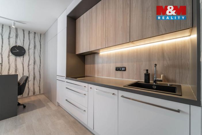 Prodej bytu 1+kk, Praha - Uhříněves, Oty Bubeníčka, 32 m2