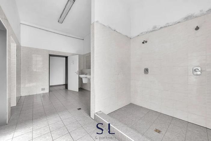 Prodej výrobních prostor, Milovice, Italská, 1819 m2