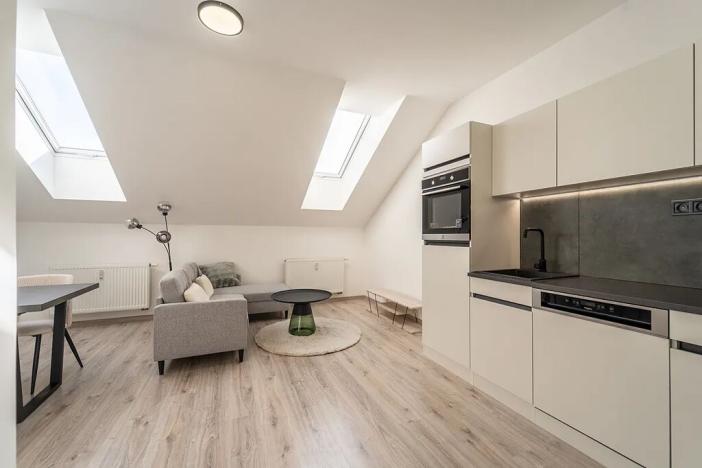 Pronájem bytu 2+kk, Praha - Libeň, Pod Labuťkou, 52 m2