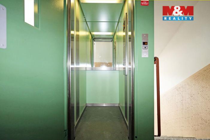 Prodej bytu 4+1, Karlovy Vary - Doubí, Modenská, 77 m2