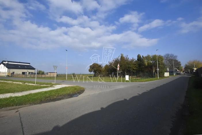 Pronájem komerčního pozemku, Jenštejn, K Jenštejnu, 1332 m2