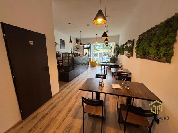 Pronájem obchodního prostoru, Napajedla, Masarykovo náměstí, 70 m2