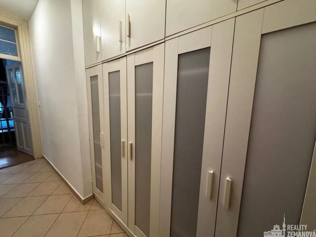 Pronájem bytu 1+kk, Praha - Vinohrady, 42 m2